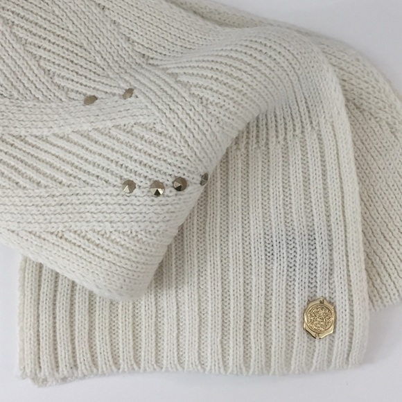 Vince Camuto Accessories - Vince Camuto Ivory Knit Scarf